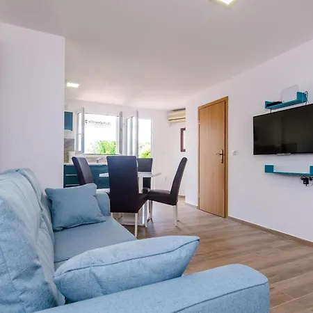 Apartament Paula - One Bedroom With Shared Terrace *